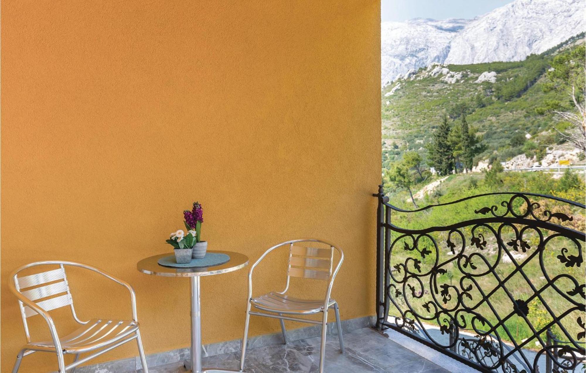 Nice Studio In Krvavica With Kitchen Bagian luar foto