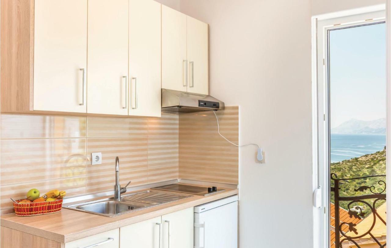 Nice Studio In Krvavica With Kitchen Bagian luar foto